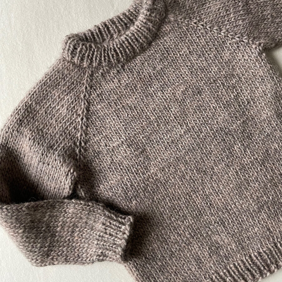 En Basis Sweater | Strikkeopskrift på børnesweater